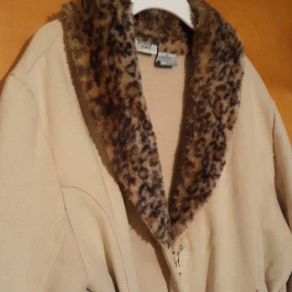 Trendy Jacket - Picture 2 of 4